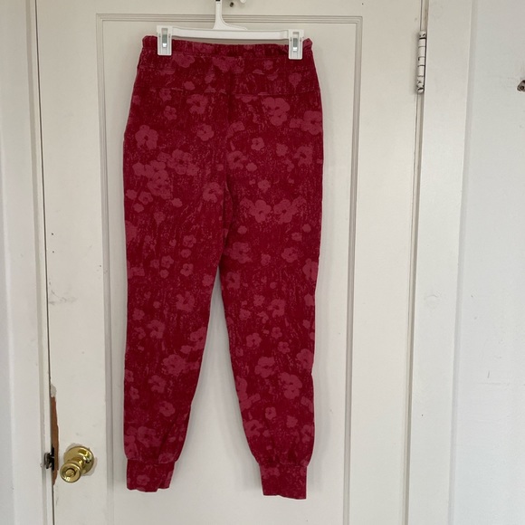 Anthropologie Saturday/Sunday Flora Printed Joggers in Wine - Picture 4 of 7